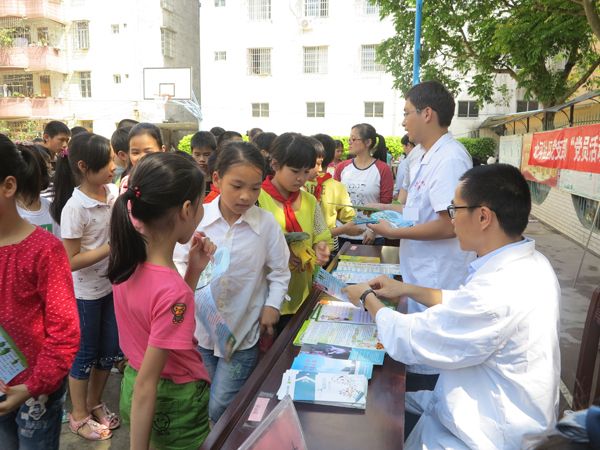 为500名小学生免费体检！县人民医院落实“党员活动日”
