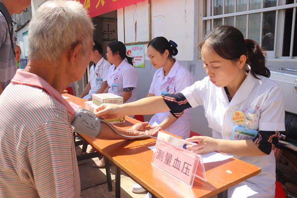 壮丽70年 奋斗新时代丨我院携手钦州市第二人民医院赴福旺镇开展医联体义诊活动